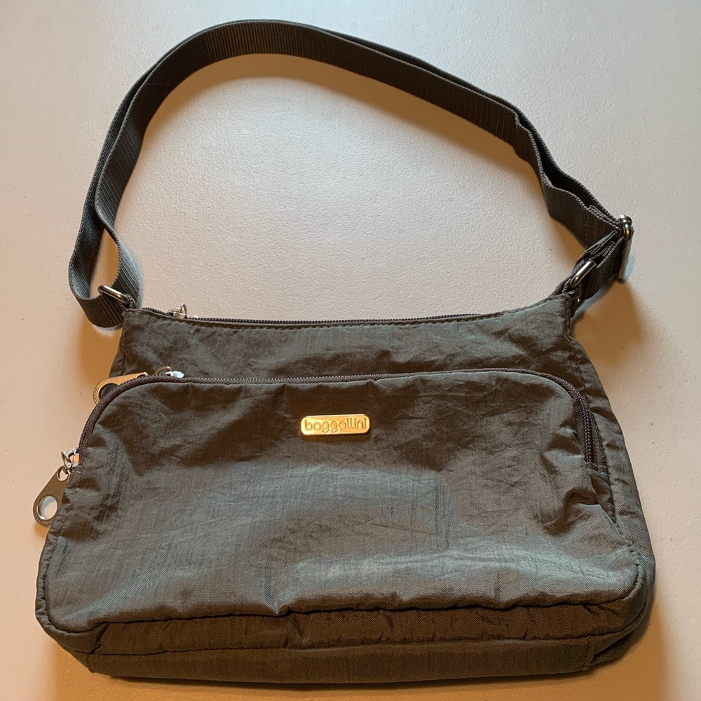 Baggallini small crossbody bag grey